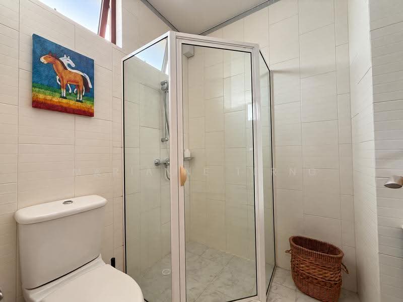 Corner Terrace in Serangoon Garden Estate, Chuan Link | Chuan Drive | Chuan Place, Hougang / Punggol / Sengkang, 5 Bedrooms, 3,514 sqft, Corner Terrace For Sale, by Marianne Terng, 500040745 - Attached Bathroom 4 - PropertyGuru.com.sg