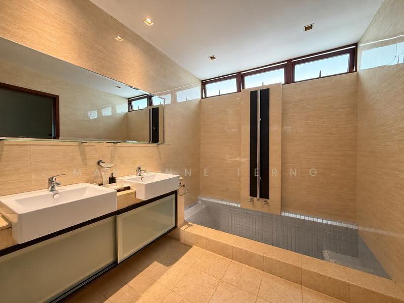 Corner Terrace in Serangoon Garden Estate, Chuan Link | Chuan Drive | Chuan Place, Hougang / Punggol / Sengkang, 5 Bedrooms, 3,514 sqft, Corner Terrace For Sale, by Marianne Terng, 500040745 - Master Bathroom - PropertyGuru.com.sg