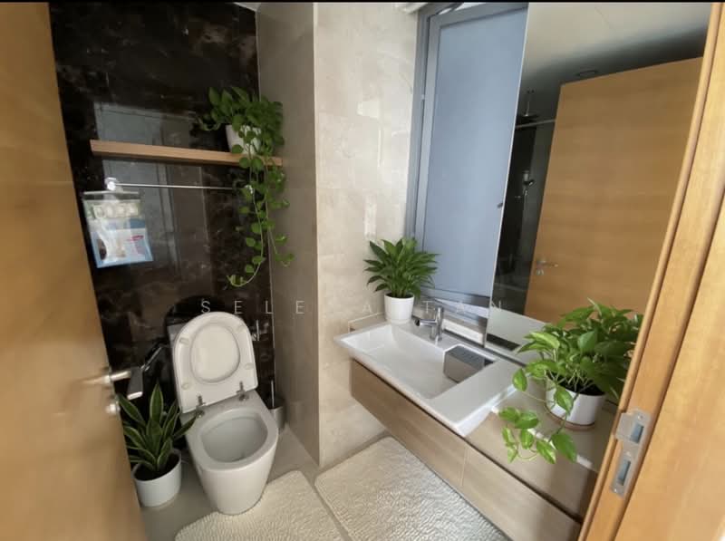 Centro Residences, 59 Ang Mo Kio Avenue 8, 4 Bedrooms, 1,281 sqft, Condominium For Sale, by Selena Tan, 500040804 - Master Bathroom - PropertyGuru.com.sg