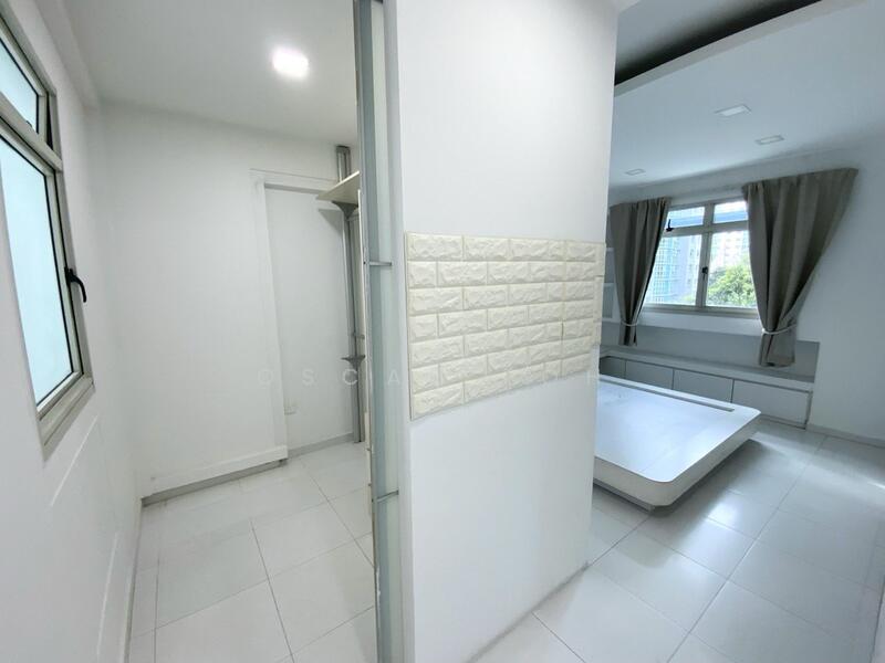 Master Bedroom walk in wardrobe 