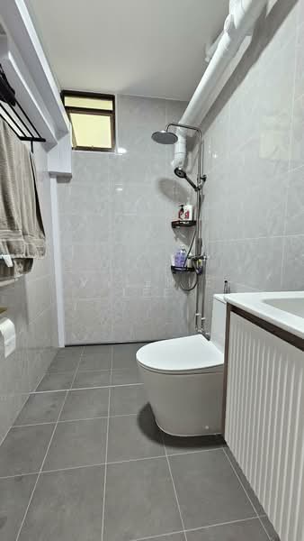290B Bukit Batok Street 24, 290B Bukit Batok Street 24, 3 Bedrooms, 1,518 sqft, HDB Flat For Sale, by Valerie Lee, 500040908 - Bathroom - PropertyGuru.com.sg