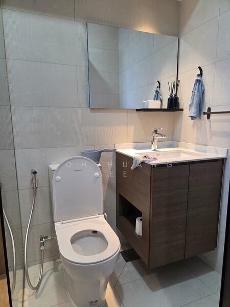 410B Fernvale Road, 410B Fernvale Road, 3 Bedrooms, 1,023 sqft, HDB Flat For Rent, by Koh Huang Lee, 500041023 - Master Bathroom - PropertyGuru.com.sg