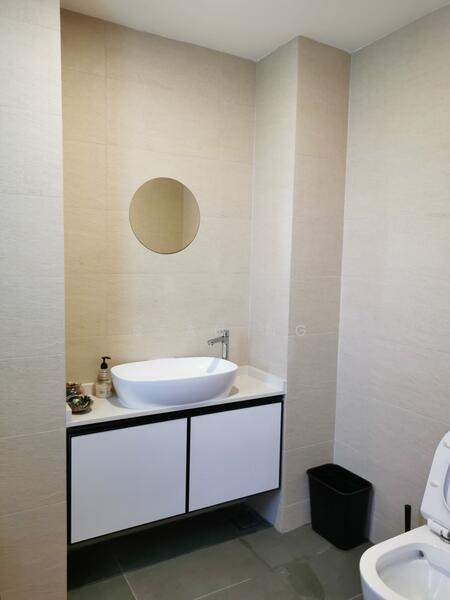 Midview City, 18 Sin Ming Lane, 1,432 sqft, Light Industrial (B1) For Sale, by Sean Ng, 500041031 - Bathroom - CommercialGuru.com.sg