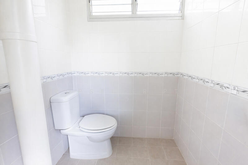 226 Ang Mo Kio Avenue 1 HDB Flat For Sale at S$ 538,000 | PropertyGuru Singapore - Bathroom