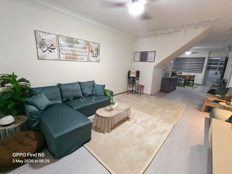 448 Pasir Ris Drive 6, 448 Pasir Ris Drive 6, 4 Bedrooms, 1,571 sqft, HDB Flat For Sale, by Roz Rufai, 500041263 - Living Room - PropertyGuru.com.sg