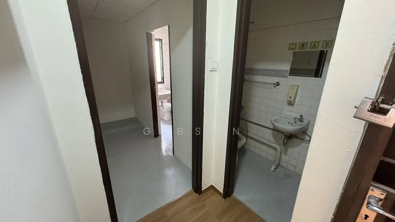 Fook Hai Building, 150 South Bridge Road, Boat Quay / Raffles Place / Marina, 1,593 sqft, Office For Rent, by Gibson Ho, 500041420 - Bathroom - CommercialGuru.com.sg
