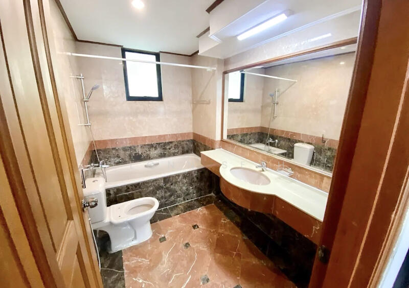 Spring Grove, 53 Grange Road, 2 Bedrooms, 1,012 sqft, Condominium For Rent, by Elonn Seah, 500041446 - Bathroom - PropertyGuru.com.sg