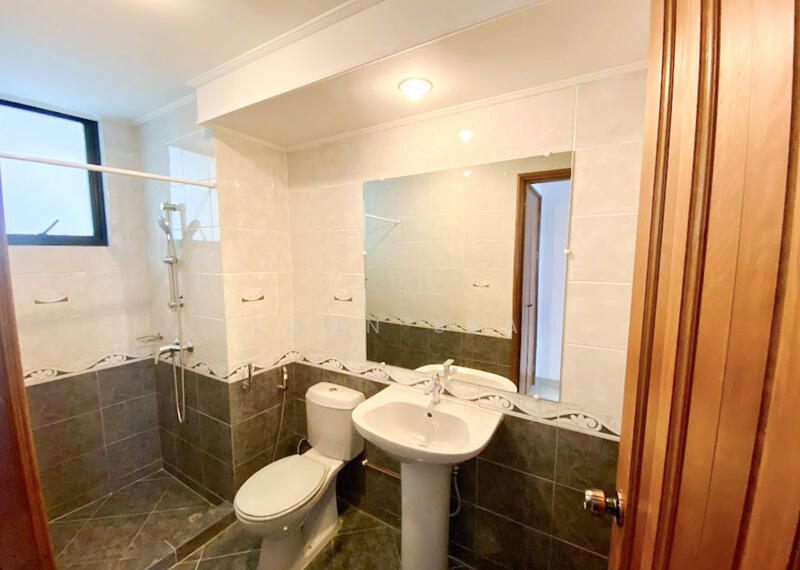 Spring Grove, 53 Grange Road, 2 Bedrooms, 1,012 sqft, Condominium For Rent, by Elonn Seah, 500041446 - Bathroom - PropertyGuru.com.sg