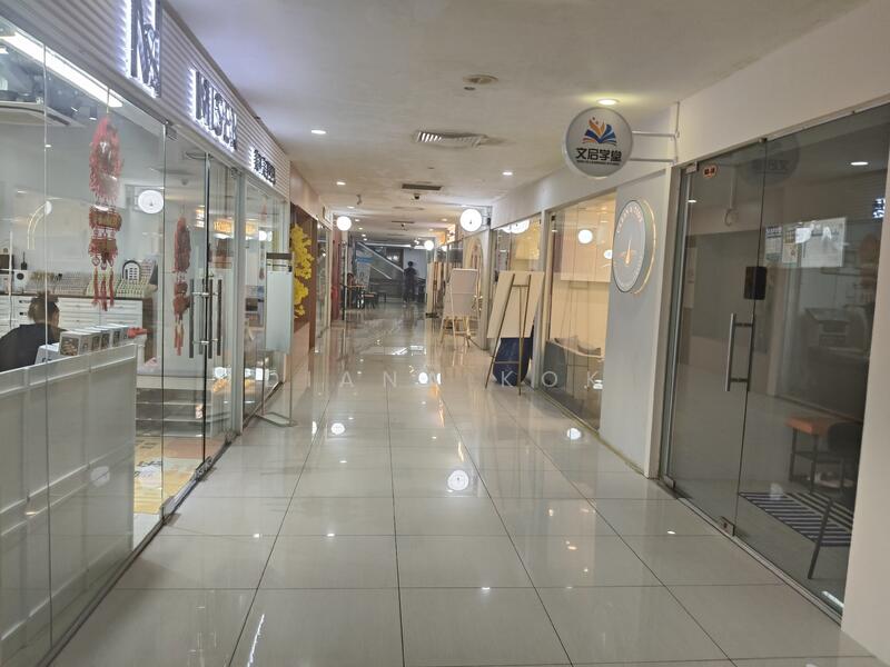 Bugis Cube, 470 North Bridge Road, 335 sqft, Mall Shop For Sale, by Diana Kok, 500041481 - Corridor - CommercialGuru.com.sg