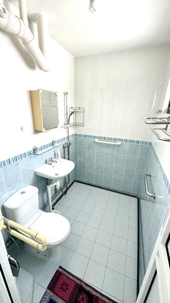 Master bedroom toilet