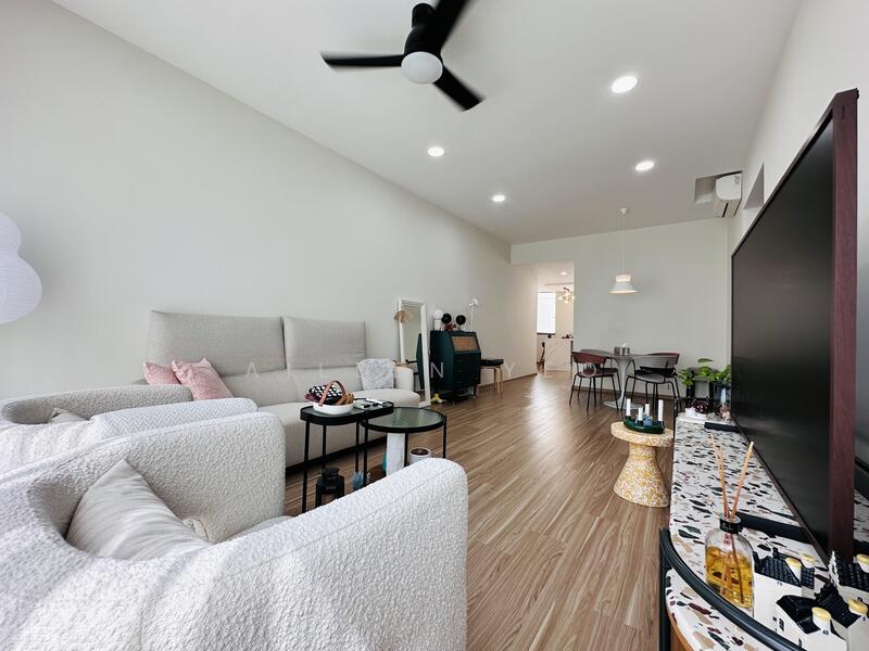 The Waterina Apartment For Sale at S$ 2,350,000 | PropertyGuru Singapore - Living room