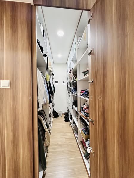 The Waterina Apartment For Sale at S$ 2,350,000 | PropertyGuru Singapore