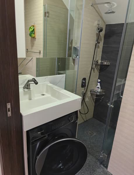 Oxley Edge, 308 River Valley Road, 2 Bedrooms, 484 sqft, Apartment For Rent, by Francis Xavier Nathan, 500041638 - Bathroom - PropertyGuru.com.sg