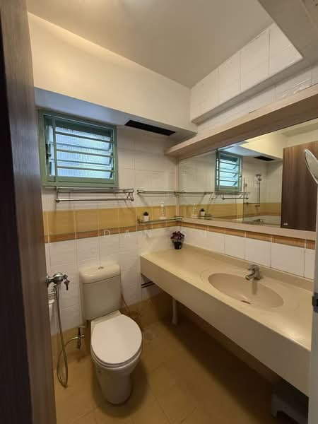 642D Punggol Drive, 642D Punggol Drive, 3 Bedrooms, 1,216 sqft, HDB Flat For Rent, by Dan Su, 500041678 - Bathroom - PropertyGuru.com.sg