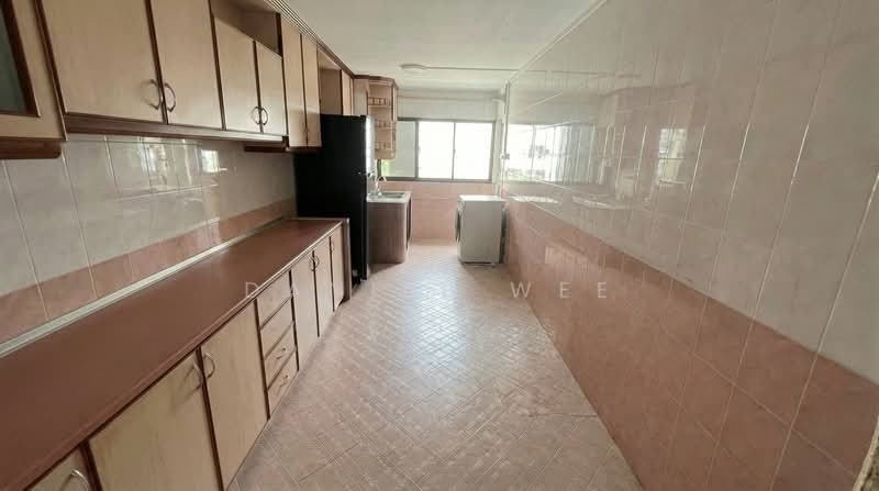 432 Tampines Street 41 HDB Flat For Sale at S$ 560,000 | PropertyGuru Singapore - Kitchen & Dining (Virtually Decluttered)