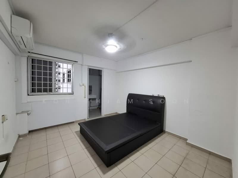 329 Yishun Ring Road, 329 Yishun Ring Road, 3 Bedrooms, 904 sqft, HDB Flat For Sale, by Koh Thiam Soon, 500041704 - Bedroom - PropertyGuru.com.sg