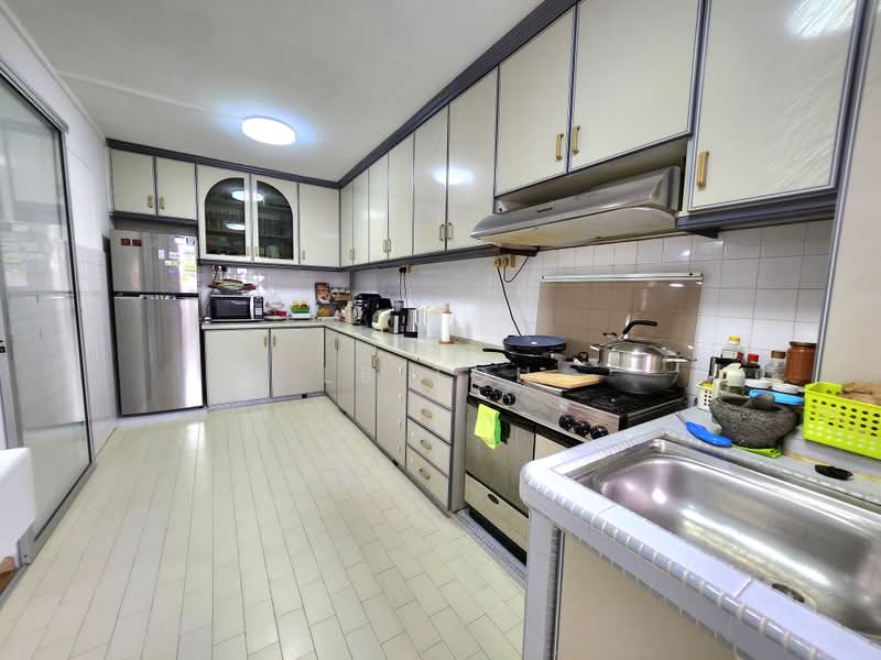 166 Bishan Street 13, 166 Bishan Street 13, 3 Bedrooms, 904 sqft, HDB Flat For Sale, by LB Toh, 500041739 - Current state Kitchen - PropertyGuru.com.sg