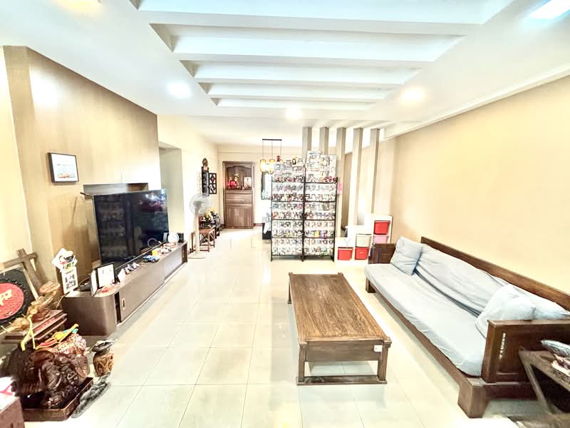 986A Jurong West Street 93 HDB Flat For Sale at S$ 660,000 | PropertyGuru Singapore - Living Room