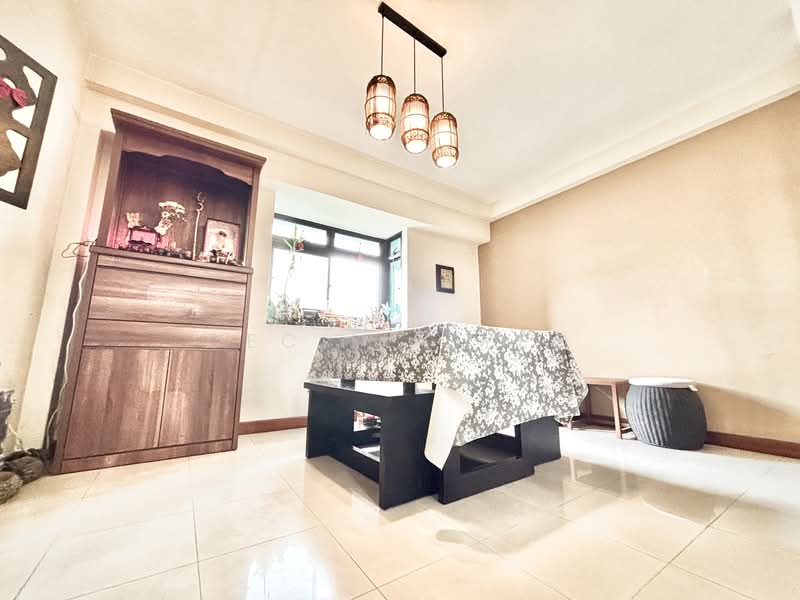 986A Jurong West Street 93 HDB Flat For Sale at S$ 660,000 | PropertyGuru Singapore - Living Room