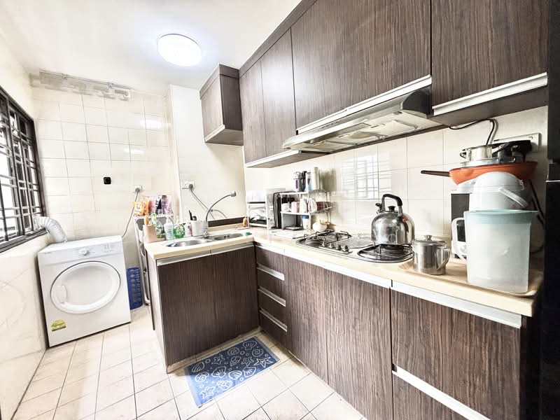 986A Jurong West Street 93 HDB Flat For Sale at S$ 660,000 | PropertyGuru Singapore - Kitchen