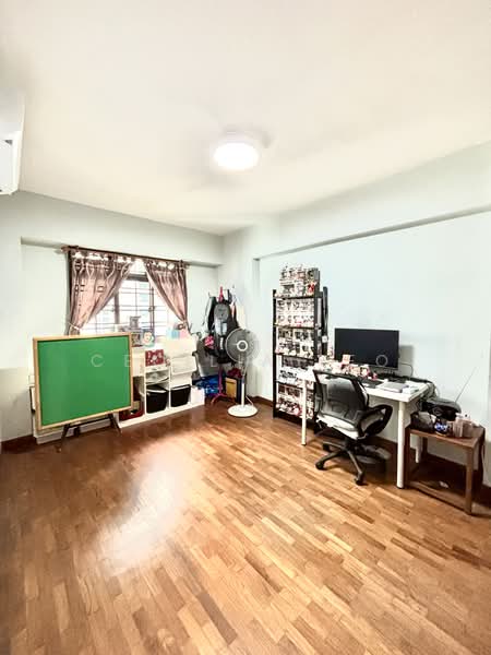 986A Jurong West Street 93 HDB Flat For Sale at S$ 660,000 | PropertyGuru Singapore - Study