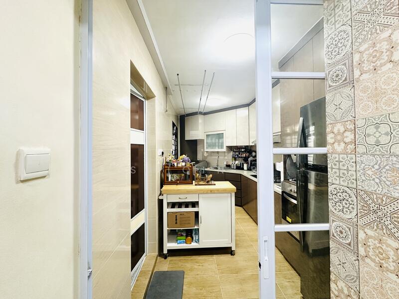 322C Anchorvale Drive HDB Flat For Sale at S$ 590,000 | PropertyGuru Singapore - Kitchen