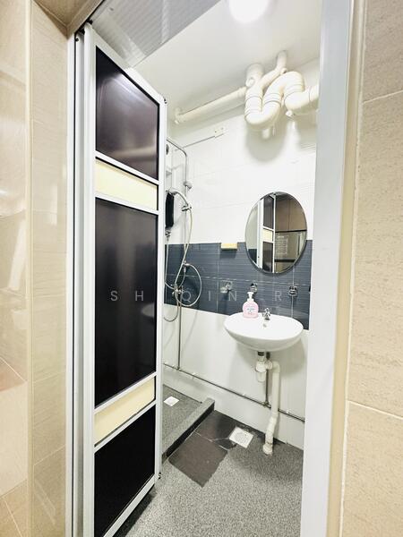 322C Anchorvale Drive HDB Flat For Sale at S$ 590,000 | PropertyGuru Singapore - Bathroom