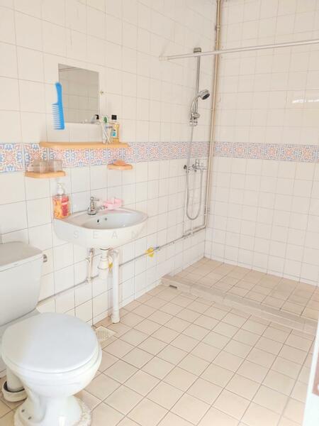 612 Elias Road, Pasir Ris Drive 1, Room Rental, 200 sqft, HDB Flat For Rent, by Sean Chua, 500041777 - Common Bathroom - PropertyGuru.com.sg