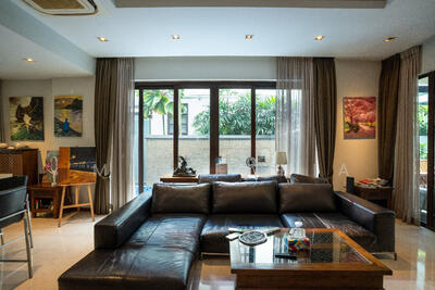 For Sale - Keris! 2.5stry Detached! Pool!