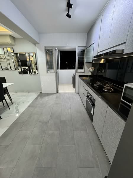 439C Bukit Batok West Avenue 8 HDB Flat For Sale at S$ 799,000 | PropertyGuru Singapore - Kitchen