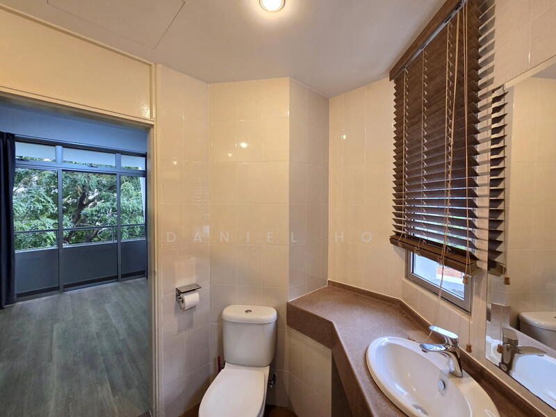 Elizabeth Heights, 57 Cairnhill Road, 4 Bedrooms, 2,600 sqft, Condominium For Rent, by Daniel Ho, 500041845 - Bathroom - PropertyGuru.com.sg