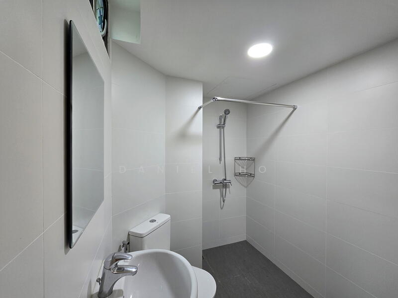 Elizabeth Heights, 57 Cairnhill Road, 4 Bedrooms, 2,600 sqft, Condominium For Rent, by Daniel Ho, 500041845 - Bathroom - PropertyGuru.com.sg