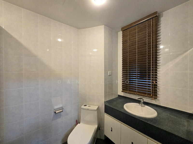 Elizabeth Heights, 57 Cairnhill Road, 4 Bedrooms, 2,600 sqft, Condominium For Rent, by Daniel Ho, 500041845 - Bathroom - PropertyGuru.com.sg