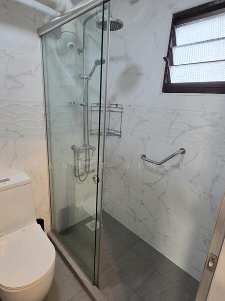 85 Telok Blangah Heights, 85 Telok Blangah Heights, 3 Bedrooms, 1,216 sqft, HDB Flat For Rent, by Ranjit Singh, 500041868 - Bathroom - PropertyGuru.com.sg