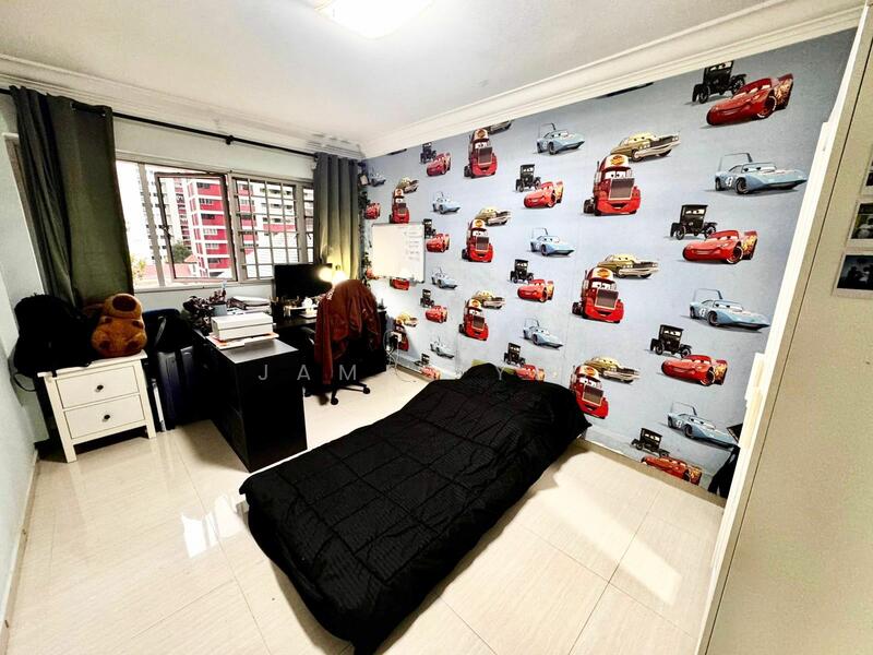 245 Hougang Street 22 HDB Flat For Sale at S$ 700,000 | PropertyGuru Singapore - Bedroom
