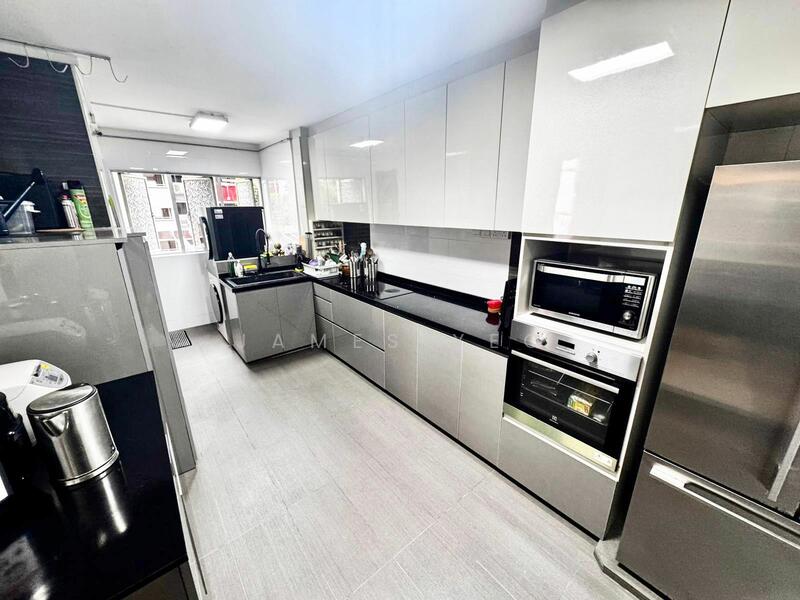 245 Hougang Street 22 HDB Flat For Sale at S$ 700,000 | PropertyGuru Singapore - Kitchen