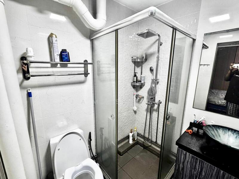 245 Hougang Street 22 HDB Flat For Sale at S$ 700,000 | PropertyGuru Singapore - Bathroom