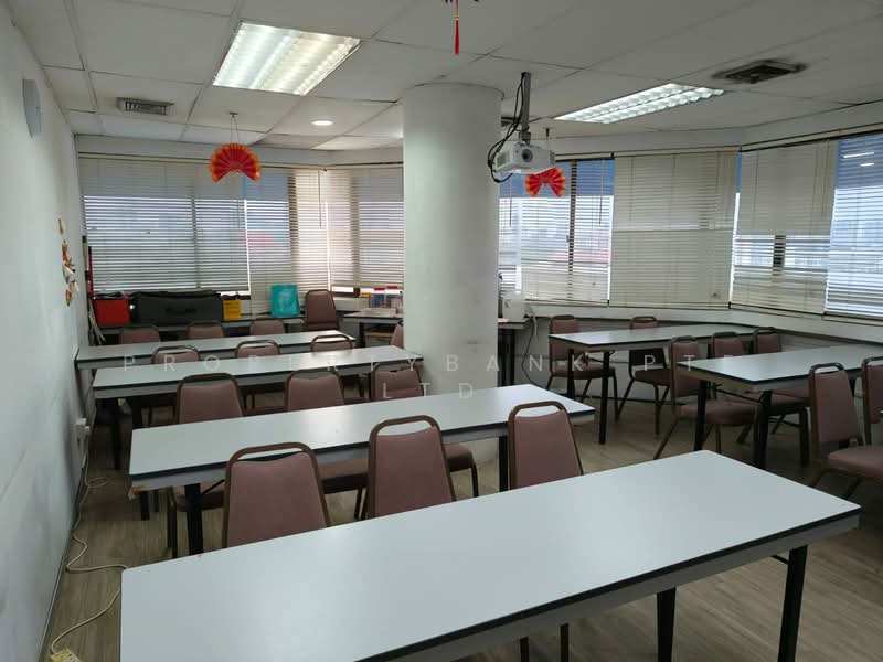 High Floor Fitted Office At Prime City Fringe (Bugis) - Versatile Use, Prime Location, , 4,700 sqft, Office For Rent, by SHARON, 500041910 - Study - CommercialGuru.com.sg