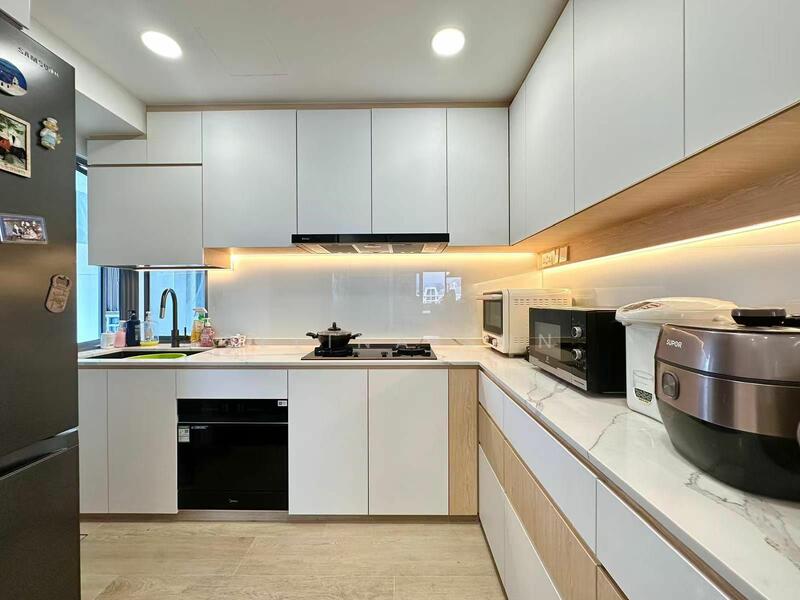 Aquarius By The Park Condominium For Sale at S$ 1,800,000 | PropertyGuru Singapore - Kitchen