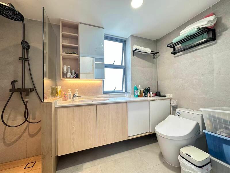 Aquarius By The Park Condominium For Sale at S$ 1,800,000 | PropertyGuru Singapore - Bathroom