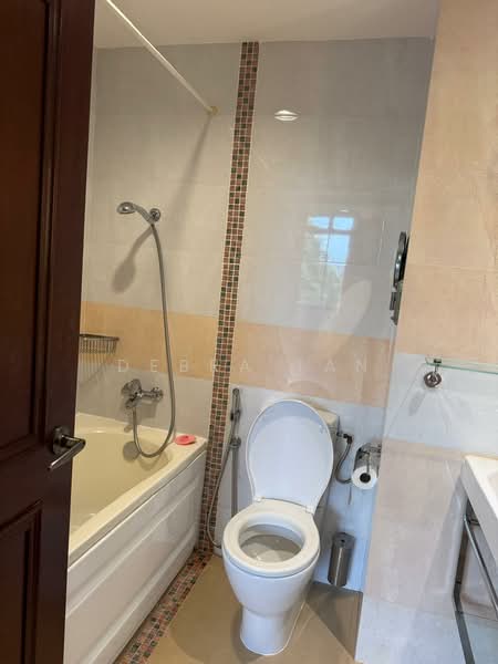 Tanglin Hill Condo, 18 Tanglin Walk, 4 Bedrooms, 5,050 sqft, Condominium For Rent, by Debra Tan, 500042134 - Bathroom - PropertyGuru.com.sg