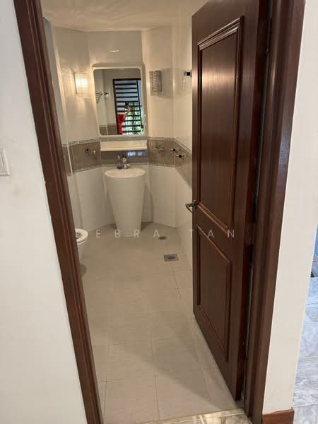 Tanglin Hill Condo, 18 Tanglin Walk, 4 Bedrooms, 5,050 sqft, Condominium For Rent, by Debra Tan, 500042134 - Bathroom - PropertyGuru.com.sg