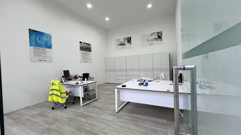 3 Seletar Aerospace Link, 3 Seletar Aerospace Link, 57,120 sqft, Factory / Workshop (B2) For Sale, by Matthew Chua, 500042135 - One Of The Many Office Rooms - CommercialGuru.com.sg