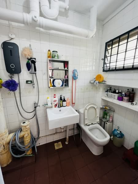 319 Tampines Street 33, 319 Tampines Street 33, Room Rental, 150 sqft, HDB Flat For Rent, by Mark Ng, 500042208 - Bathroom - PropertyGuru.com.sg