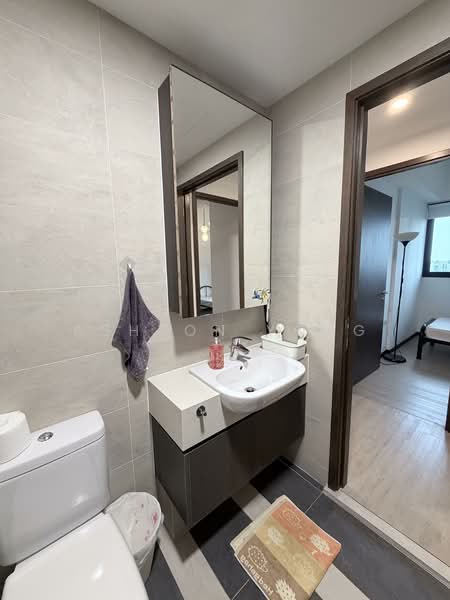 Parc Riviera, 101 West Coast Vale, 2 Bedrooms, 603 sqft, Condominium For Rent, by Ashton Yong, 500042223 - Bathroom - PropertyGuru.com.sg