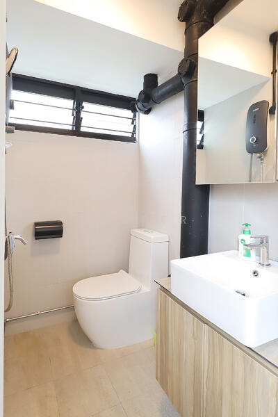 363 Clementi Avenue 2 HDB Flat For Sale at S$ 520,000 | PropertyGuru Singapore - Bathroom