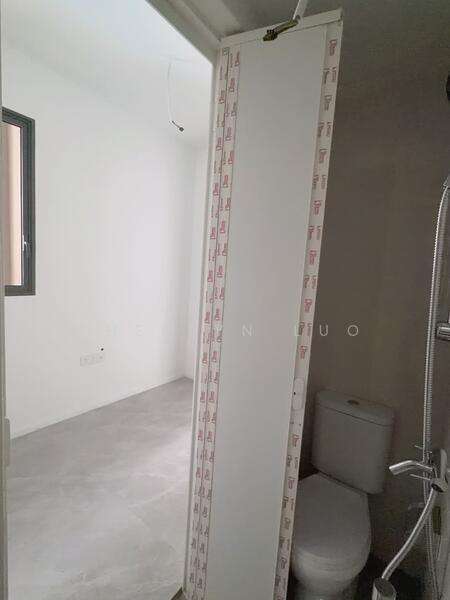 Helper room with connected bathroom