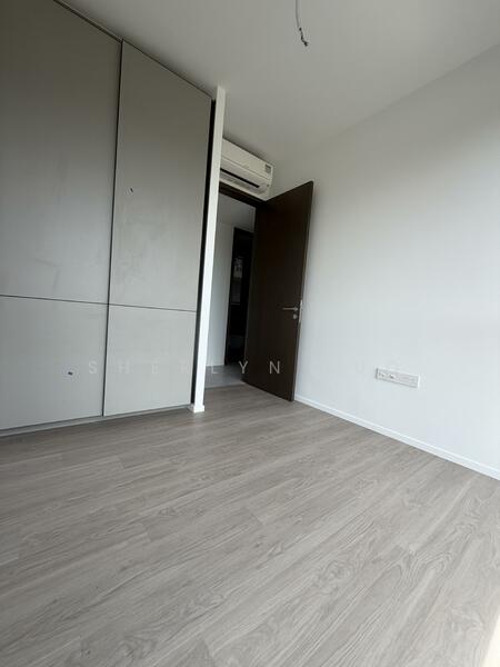 Queen size bed can be fitted 2  bedroom 