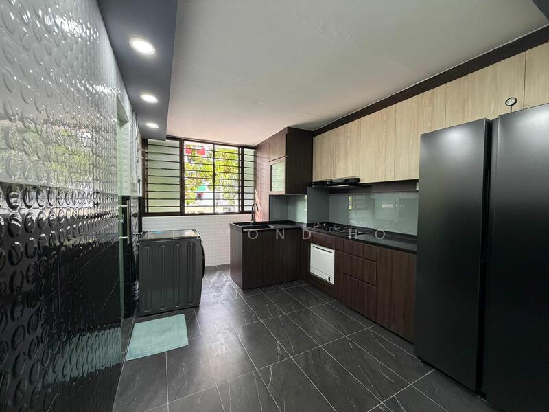 17 Eunos Crescent HDB Flat For Sale at S$ 400,000 | PropertyGuru Singapore - Kitchen