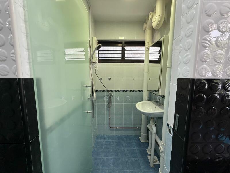 17 Eunos Crescent HDB Flat For Sale at S$ 400,000 | PropertyGuru Singapore - Bathroom